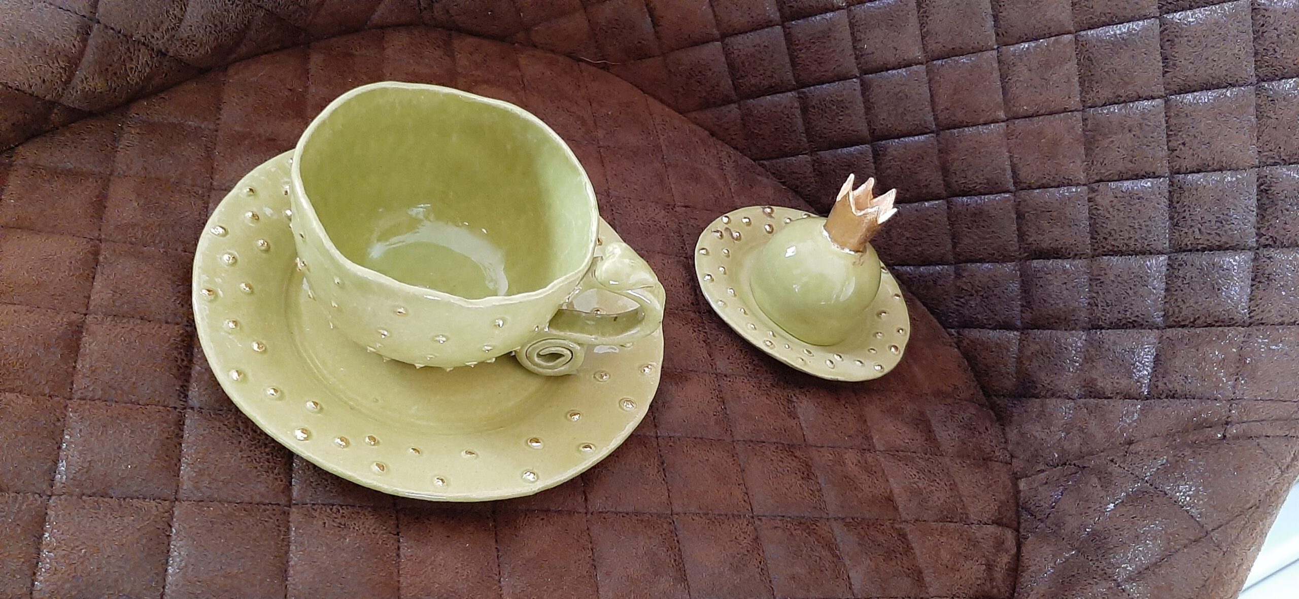 Tasse mit Teller, frühlingsgrüne Glasur, Keramik KeraMik von Herz zu Herz, Augsburg, Handarbeit, Clay Artist, Unikate
