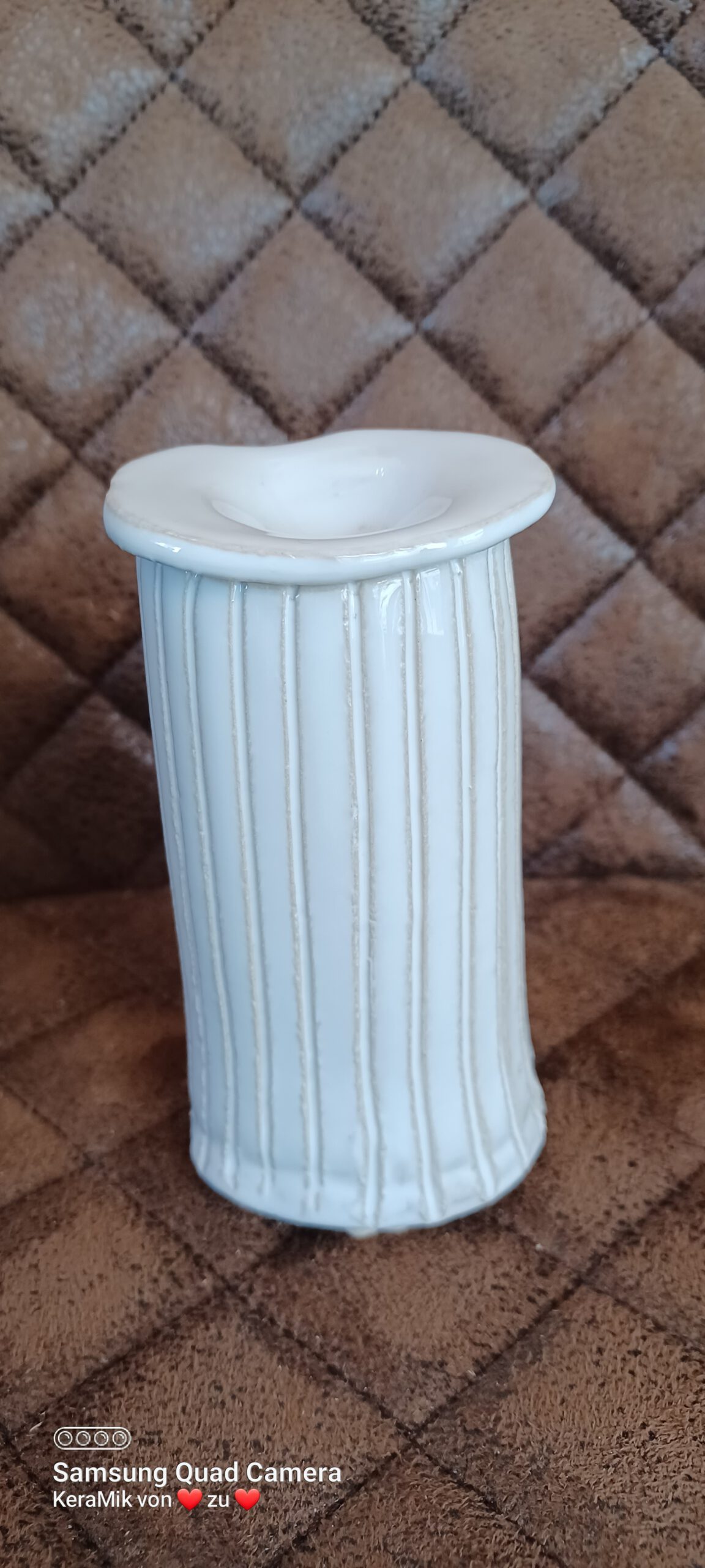 weiße Keramik Vase, individuelles Einzelstück aus Keramik, handgefertigte Keramikvase, KeraMik von Herz zu Herz