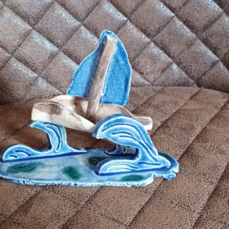 Segelschiff auf Welle, maritime Szene aus Keramik, handgefertigte Meeres Szene, originelles Segelschiff, KeraMik von Herz zu Herz , Clay Artist