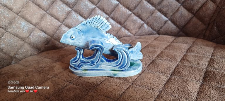 Fisch im Meer, Keramik Fisch, Welle mit Fisch, Clay Art, individuelle Keramik Kunst, KeraMik von Herz zu Herz