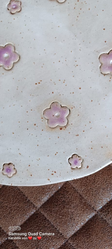 Kuchenplatte, weiß Amtest farbige Tortenplatte, Keramik Servierplatte für Kuchen, handgefertigte Kuchenplatte, KeraMik von Herz zu Herz