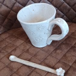 Tasse, handgefertigte Keramik Tasse & Löffel, individuelles Einzelstück, Clayart , KeraMik von Herz zu Herz