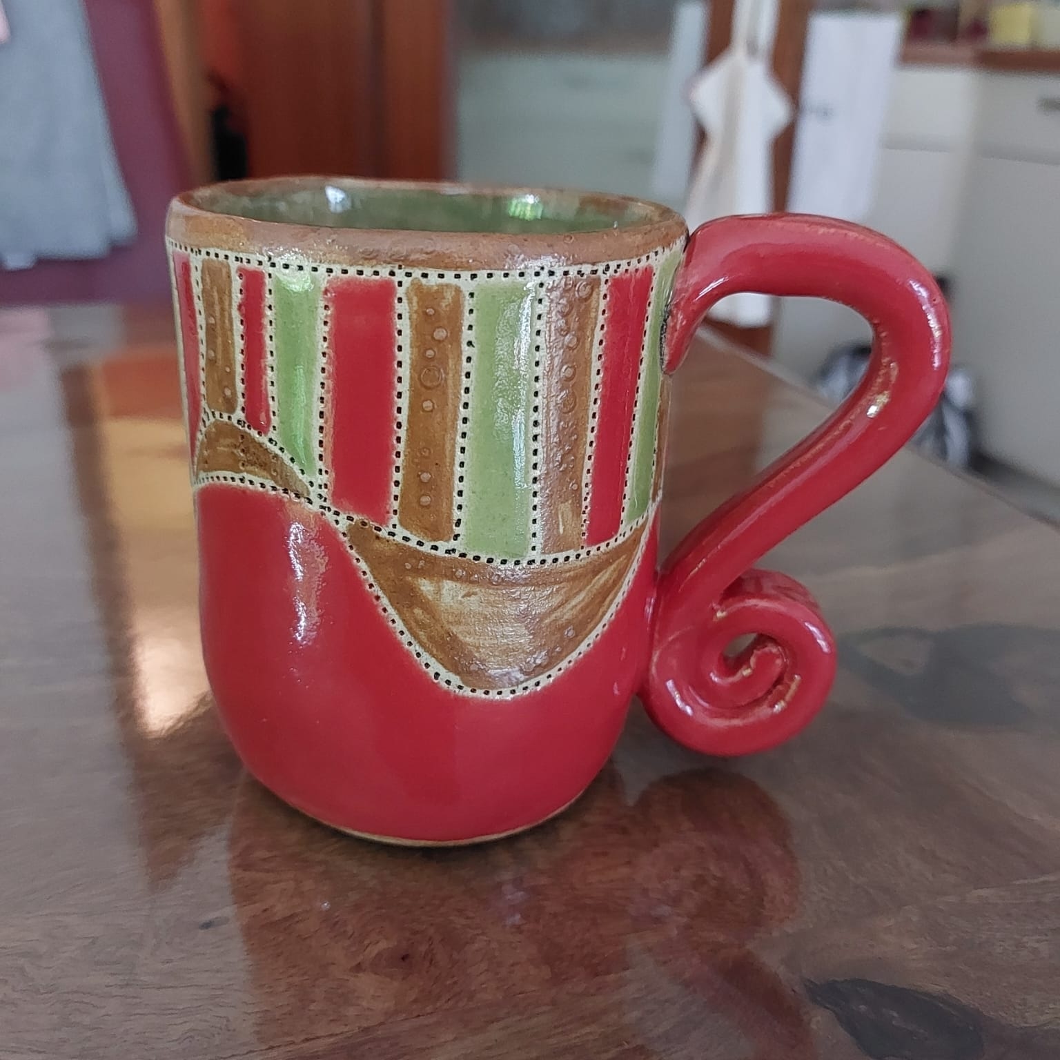 rot / grüne Keramik Tasse, handgefertigte Tasse aus Keramik, individuelle Keramik, Clay Art, schöne Tasse als Einzelstück, KeraMik von Herz zu Herz