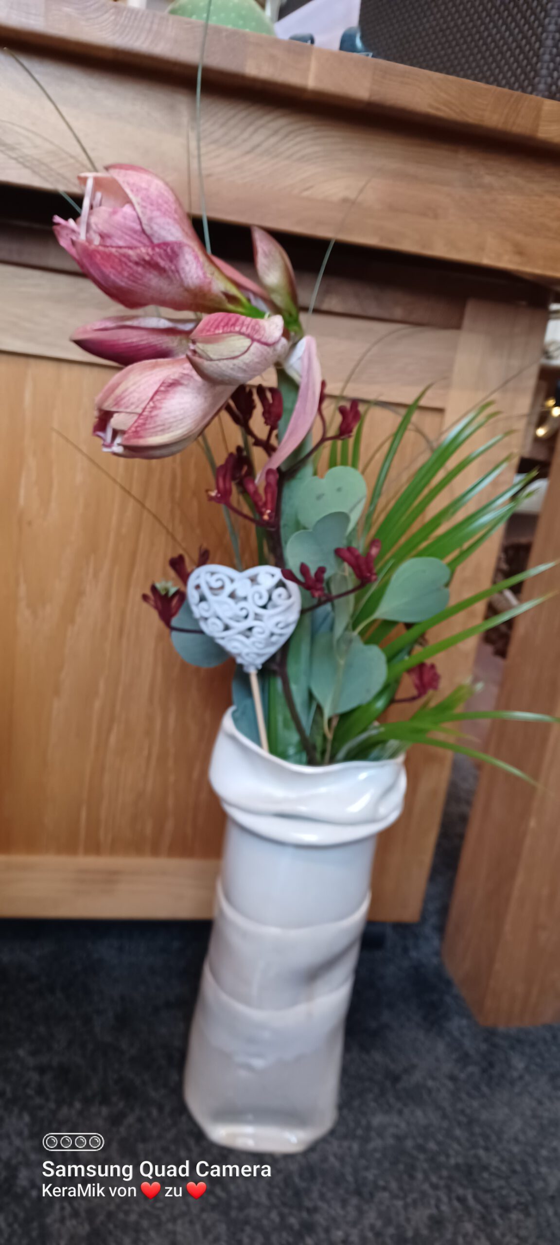 Opi kam mit einem wundervollen Blumenstrauß als Dankeschön für meine Arbeit, KeraMik von Herz zu Herz, individuelle Keramik Kunst