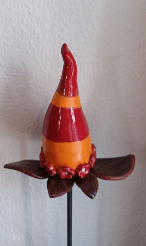 Keramik Gartenstecker, orange rote Fantasie Blume, originelle Keramik Stab spitze, KeraMik von Herz zu Herz, Keramik Geschenk für den Garten