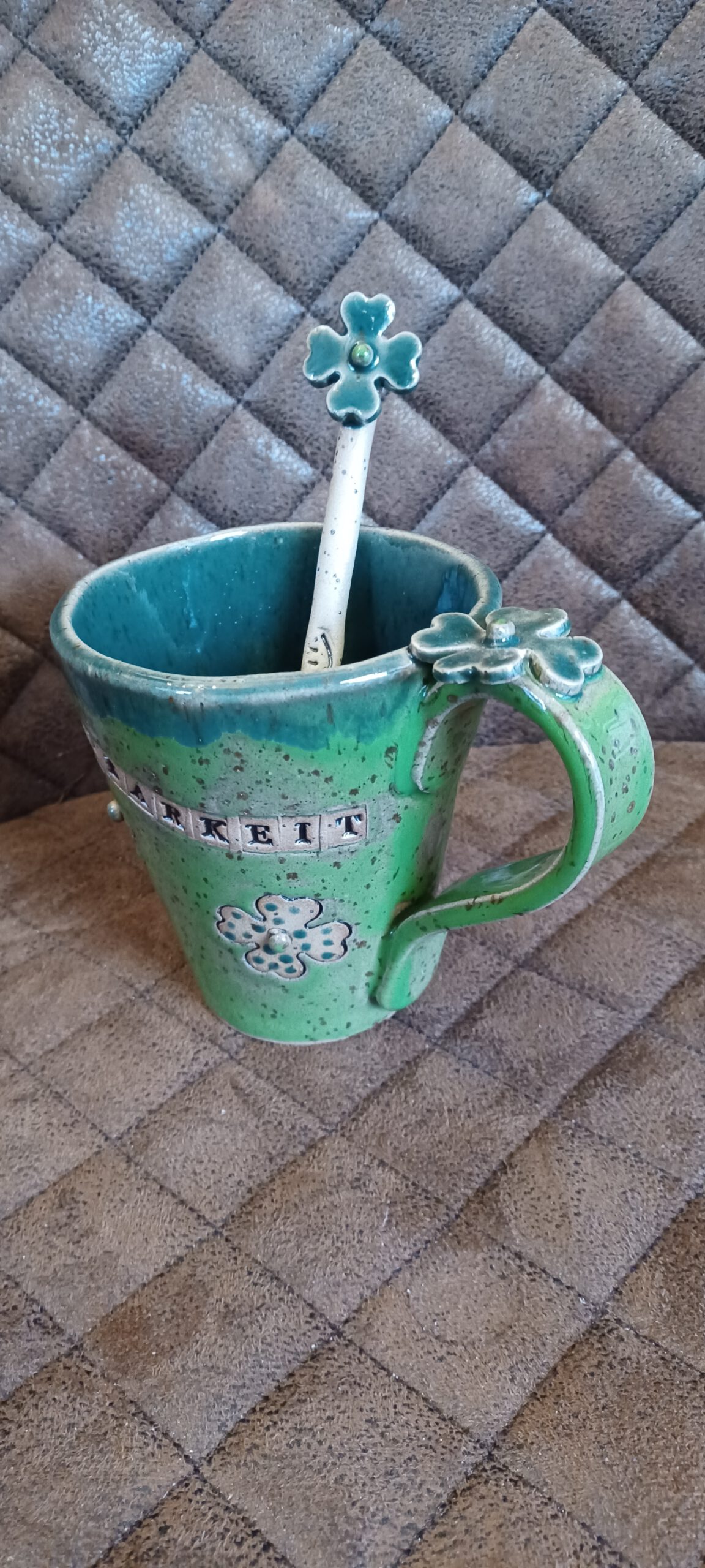 Tasse, individuelle Tasse, das Atelier für unikate, Handarbeit mit Liebe, KeraMik von Herz zu Herz, Keramik Tasse, schöne Keramik Geschenke bei KeraMik von Herz zu Herz
