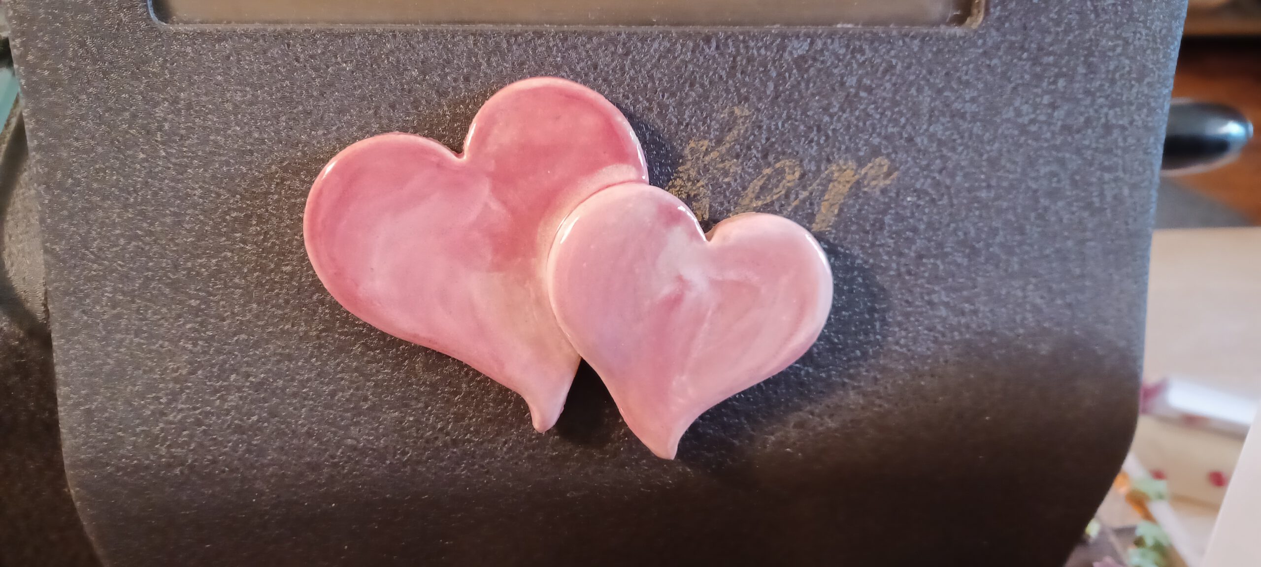 Valentinstag Keramik Geschenk, Herz Magnet, rosa Doppel Herz mit Magnet, KeraMik von Herz zu Herz, besondere Keramik Geschenke, Kunst aus Ton