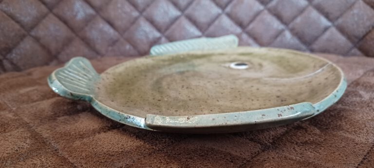 Teller in Fischform,, Kinderteller aus Keramik, Kinderteller in Fischform, Kunst für den Tisch, KeraMik von Herz zu Herz, Geschenk aus Keramik