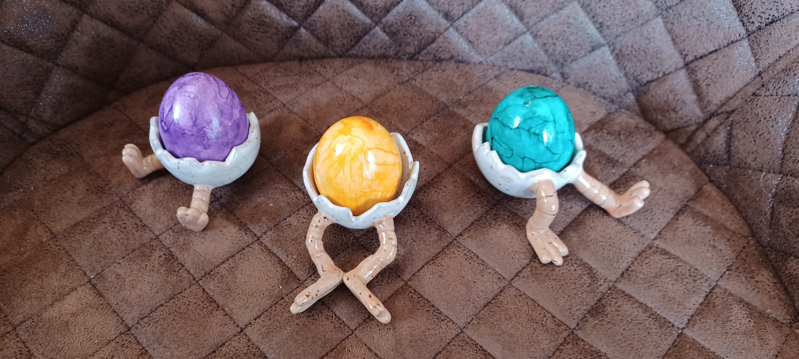 lustige Eierbecher, Eierbecher aus Keramik, handgefertigte Keramik Eierbecher Eierschale, originelle Eierbecher mit Füßen, KeraMik von Herz zu Herz
