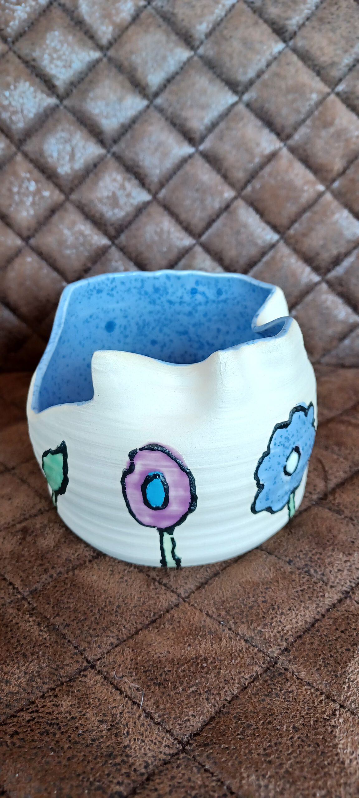 handgemaltes Gefäß, originelles Keramik Stück, schönes Keramik Geschenk, mit Blumendekor bemaltes Keramik Gefäß, KeraMik von Herz zu Herz