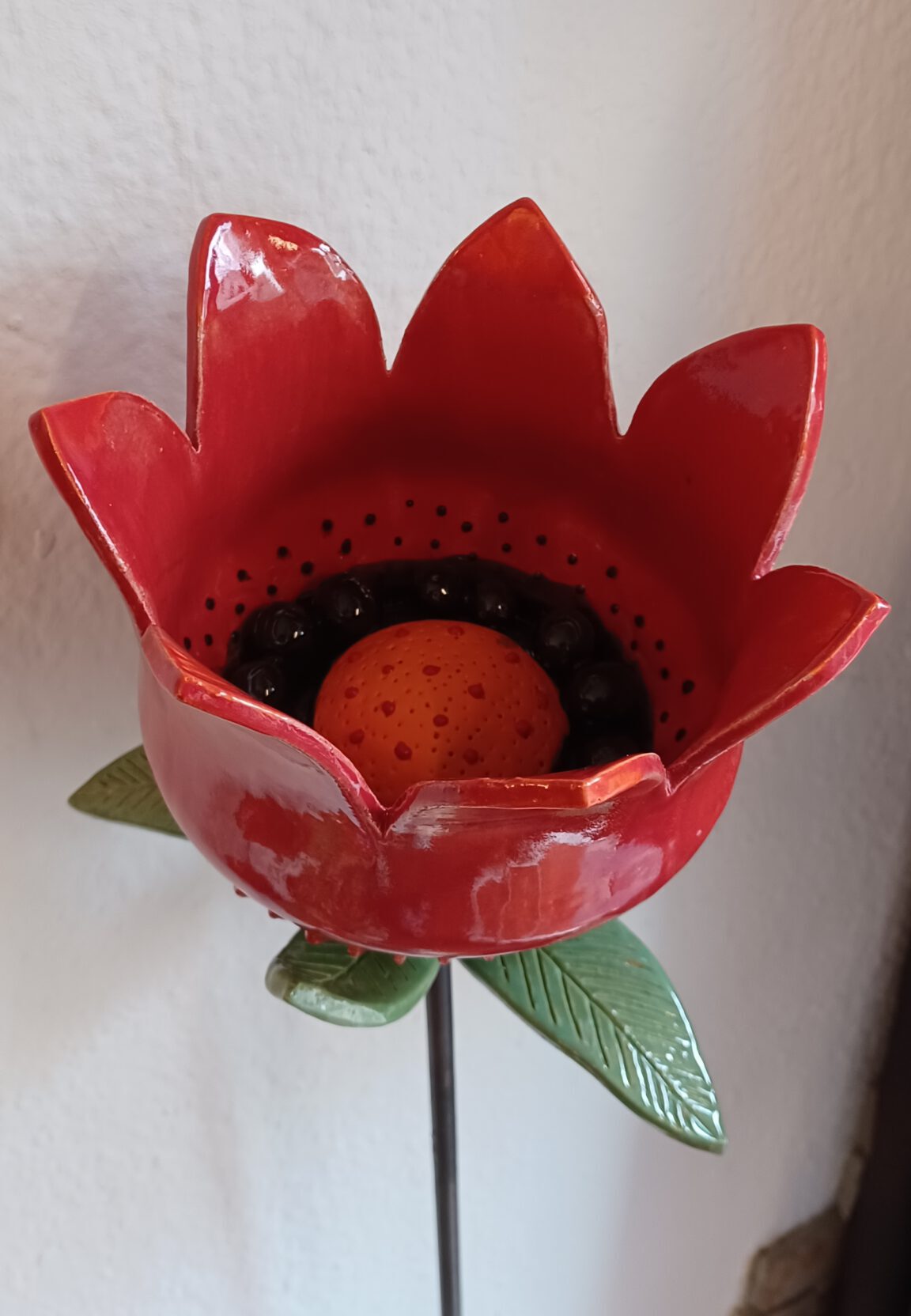 Riesenblume rot, Keramik Blume, handgefertigtes Garten Keramik Objekt, Garten Blume, schöne rote Keramik Riesenblume, Kunst für den Garten, KeraMik von Herz zu Herz
