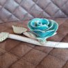 filigran getöpferter Rosen Ast, Rose, Rosen Ast, Keramik Rosen Ast, originelle Keramik Kunst, Clay Artist, Amethyst farbige Rose, immer blühende Rose, handgefertigte See blau farbige Rose, KeraMik von Herz zu Herz