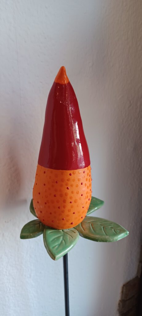 Stelen Spitze, Keramik Stabspitze, Gartenblume, originelle Gartenkeramik, orange/ rote Garten Stelen Spitze, KeraMik von Herz zu Herz