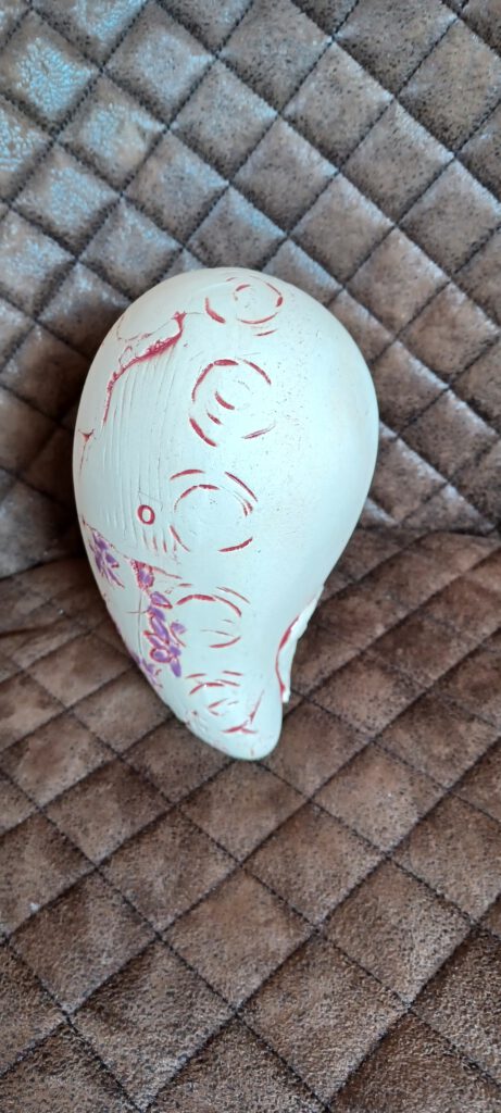 Gartenstecker Herz, Herzstabspitze, Herz mit rot und amethystfarbigen Akzenten, Keramik Objekt für den Garten, Herz aus Ton, KeraMik von Herz zu Herz, Clayart