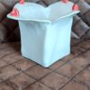 beige Vase, kleine viereckige Vase, Keramik Vase mit Mini Herzen, beige Vase mit roten Mini Herzen, KeraMik von Herz zu Herz, Tischvase